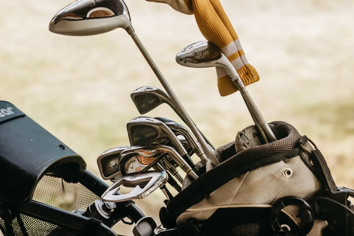 A detailed close-up of golf clubs in a bag, perfect for sports enthusiasts.