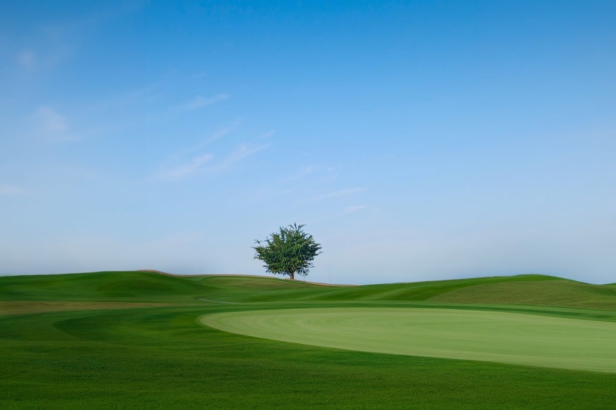 Golf course terrain features analysis