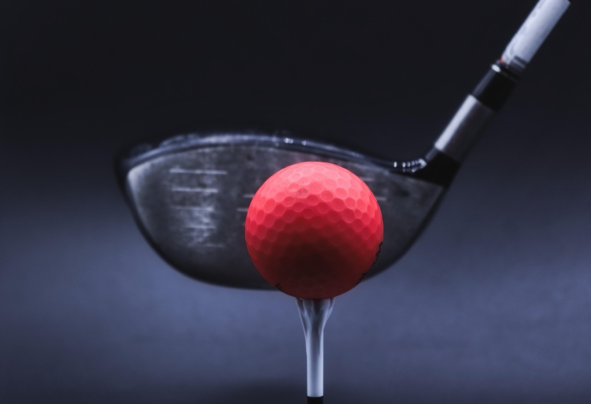 Dettaglio tecnico del design di una moderna mazza da golf.