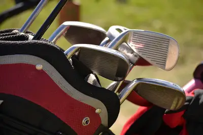 Quelles sont les caractéristiques de loft pour les bois de golf ?
