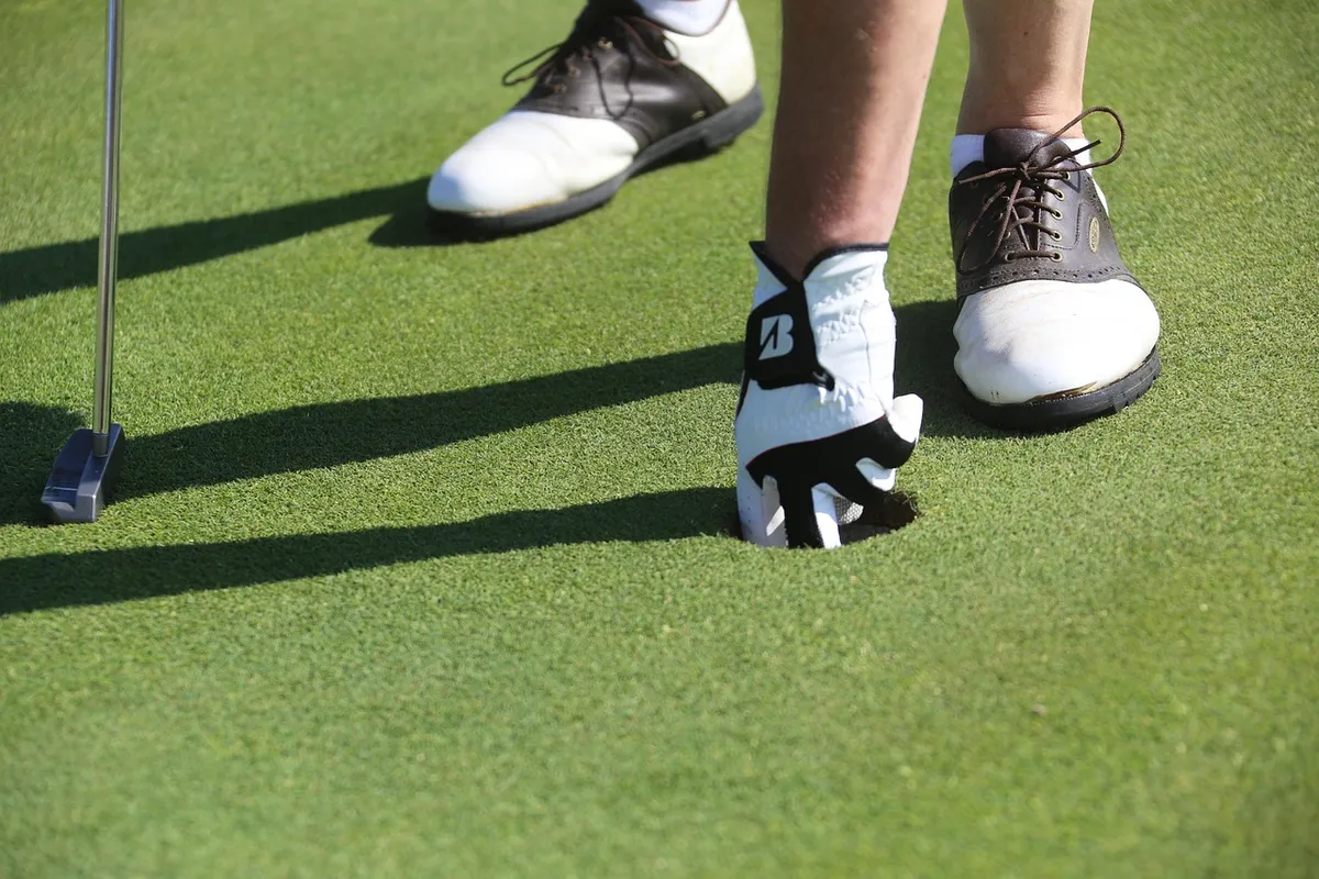 golf, putting, green, hole, lifestyle, golf ball, sport, golf shoe, golf glove, green sports, green golf, green shoes, golf, golf, golf, golf, golf, golf shoe,
